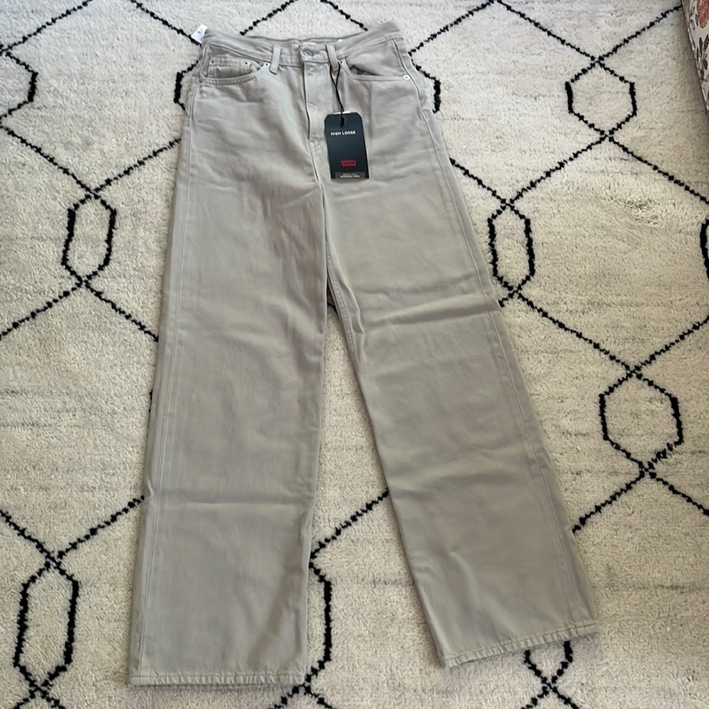 cream/ivory levi’s jeans
